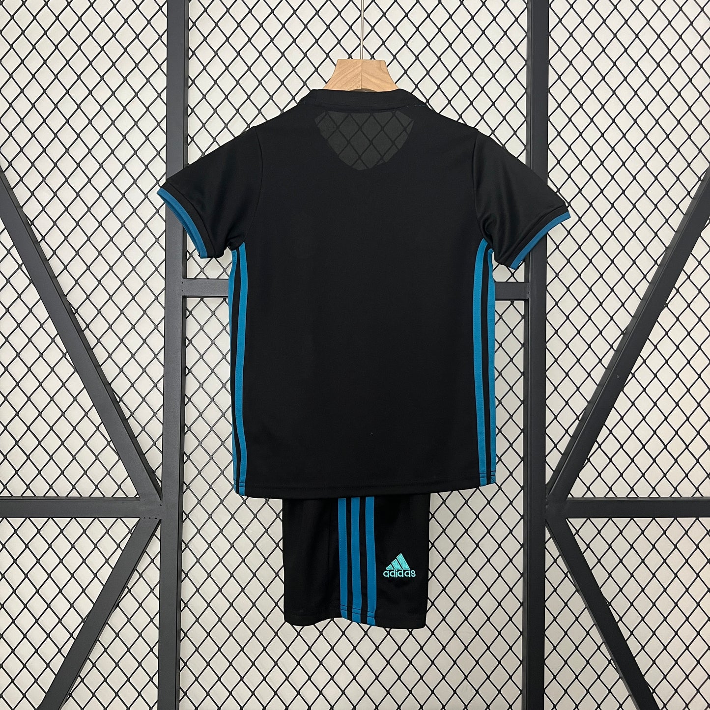 Real Madrid Kit Criança Retro 2017-18