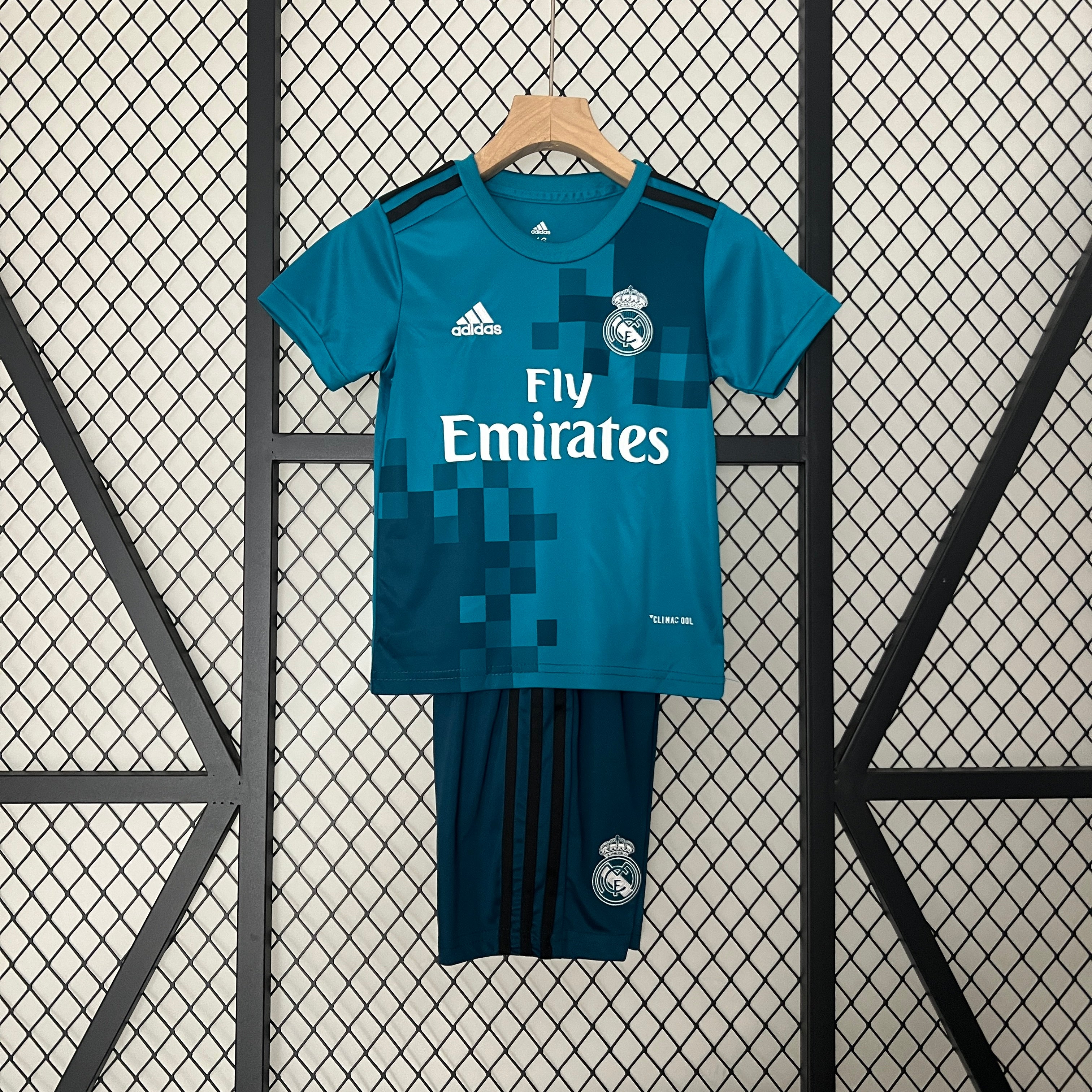 Real madrid kit 2017 online