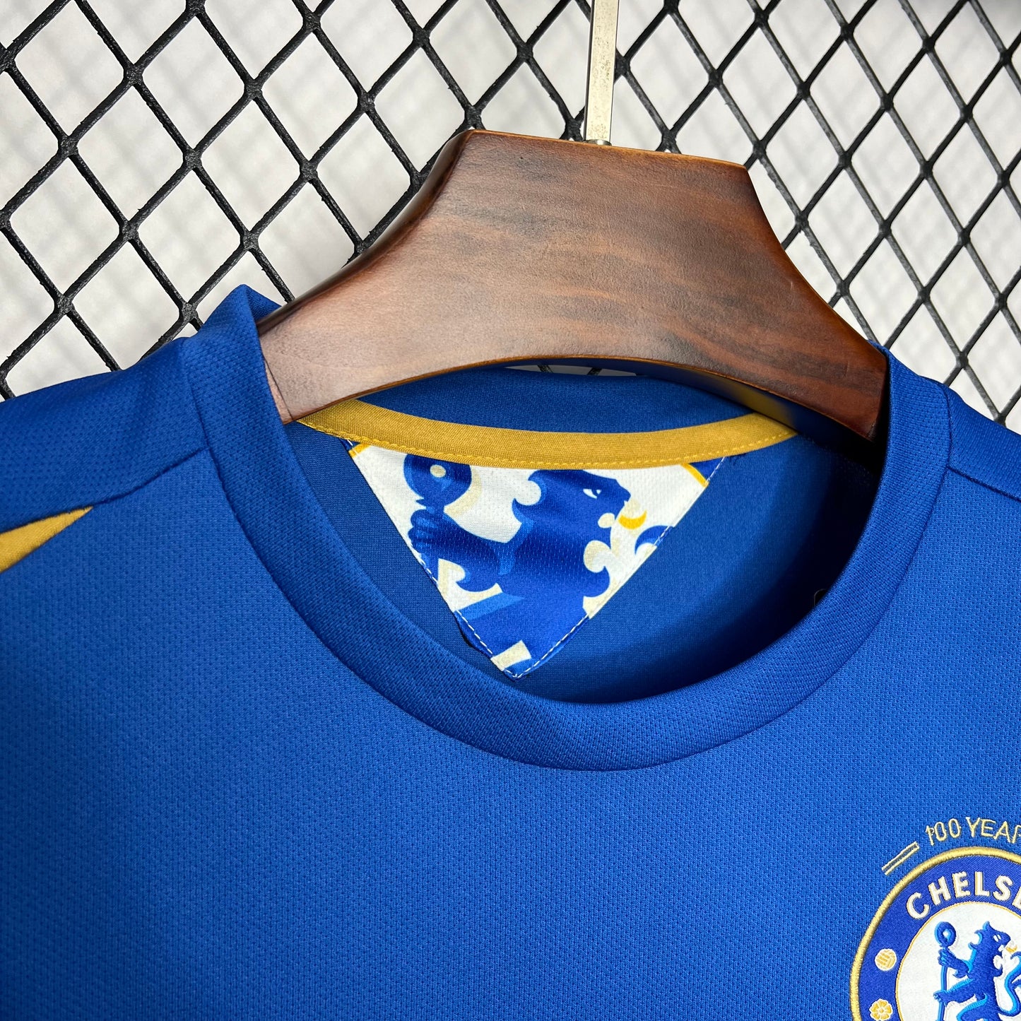 Chelsea retro 2005-06_Stock