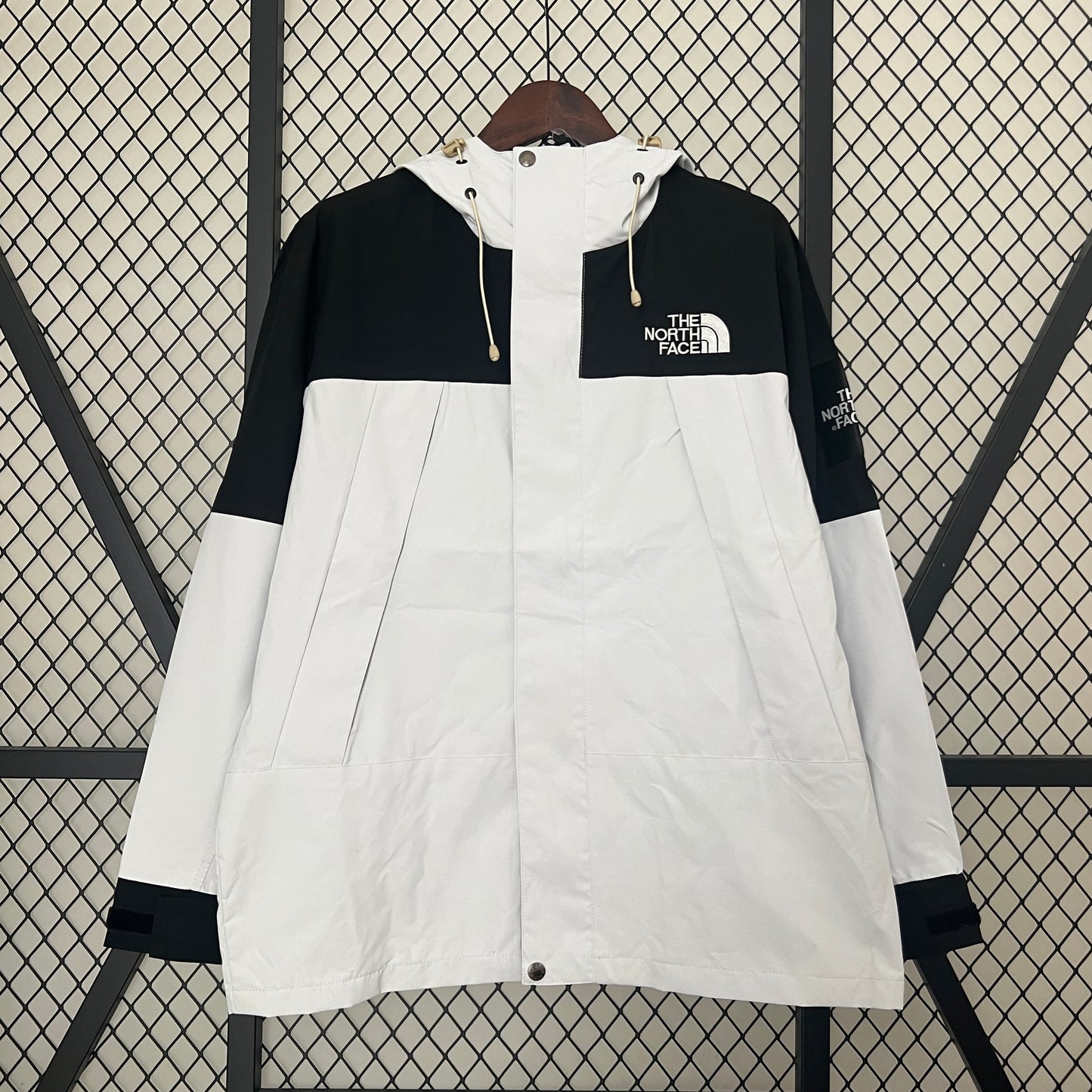 The North Face 2024 Jacket - White/Black